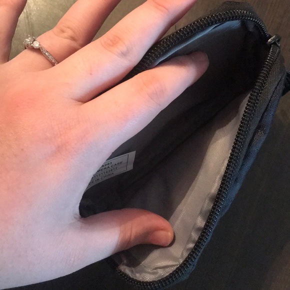 Polaroid Snap Instant Camera. Hot pink. - Picture 2 of 4